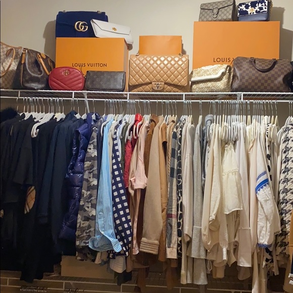 Meet your Posher, Lauren - Picture 2 of 2